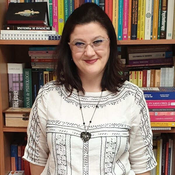 Lector univ. dr. Ioana-Letiția Șerban